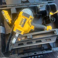 Dewalt 2/3 3/4 31/2 Nail Gun