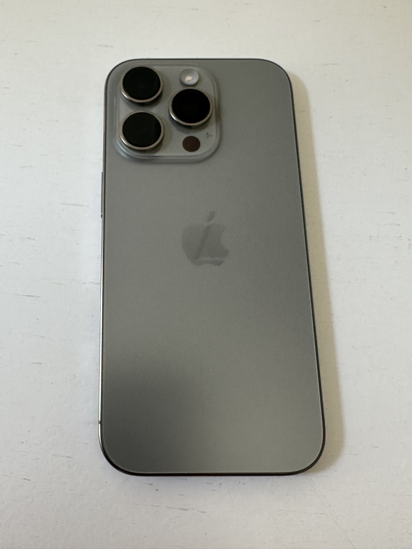 iPhone 16 Pro (Locked)