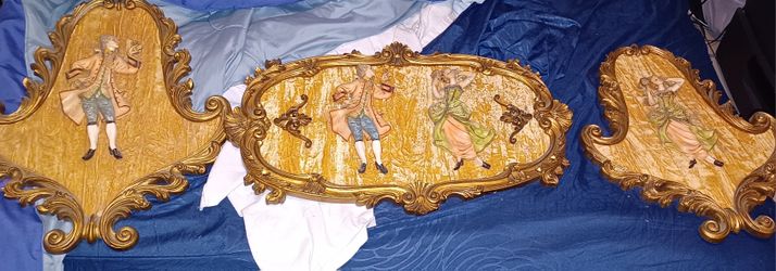 Colonial Wall Plaques