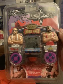 1999 WWF Hand held game. Sealed 🔥