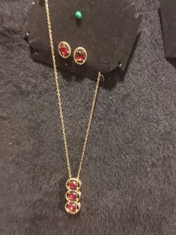 Collar y aretes