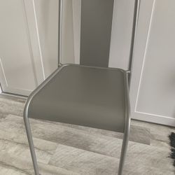 5 Heavy Duty Metal Chairs (gray)