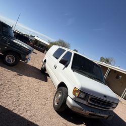 2000 Ford E-250 