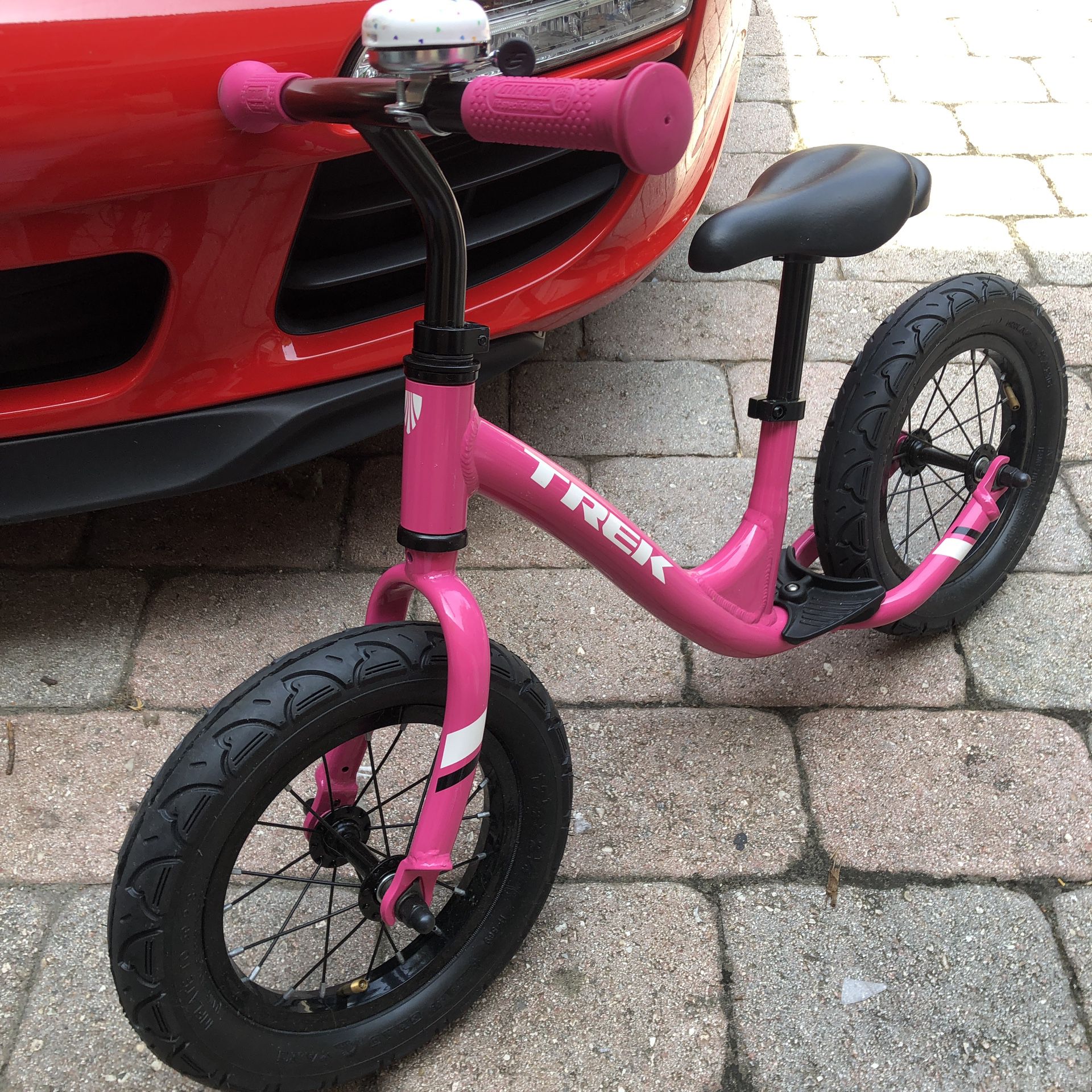 Girls 12 inch trek Kickstarter Balance teaching bike