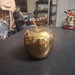 Vintage Polished Brass Apple Paperweight- Great Gift For A Teacher Or A Brass Accent 3" Tall In Very Good Condition