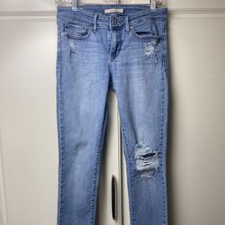 Levi’s, 711 Skinny,Size 27,Women’s,one button zipper closure,5 pocket,distressed