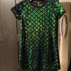 Soprano Size 8 Big Girls Dress Sequin Green Unique Dress ! Purchased From Bloomkngdales ! Pristine Condition!