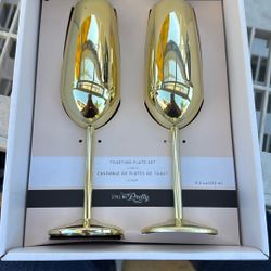 Bride And Groom Toasting Flute Set