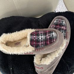 Ugg Slippers Size 6