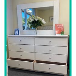 8 drawers dresser/ Eight drawers dresser