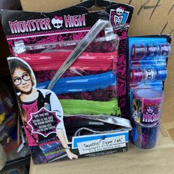 New Monster High Tapeffiti Zipper Bag X-Body Bag Kit