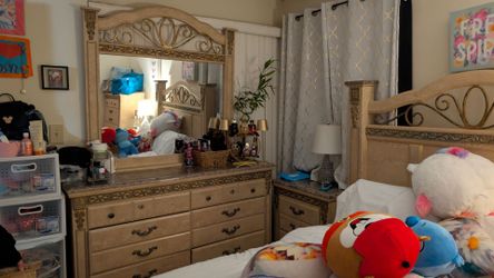 Mirror dresser