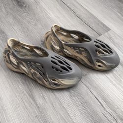 Size 8 - adidas Yeezy Foam RNNR MXT Moon Gray