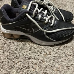 Women’s 8.5 Black/Purple Nike