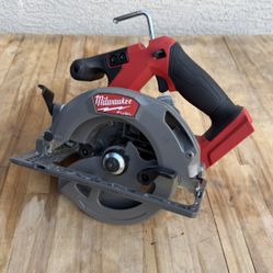 Milwaukee M18 FUEL 18V Lithium-Ion Brushless Cordless 6-1/2 in. Circular Saw (Tool-Only