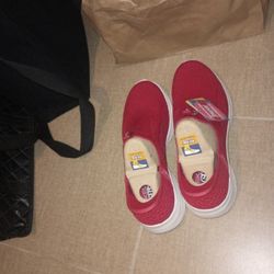 Sketchers Size 9 Women Slip Ons NEW