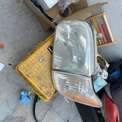 2009 Toyota Tundra Headlight