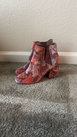 Fancy Boots Flower Rosy Pink Design