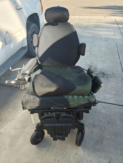 Q300 M mini power chair 3000 firm NEW see pictures for details specs