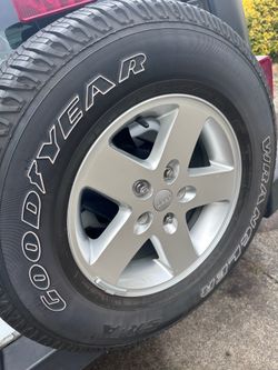 255/75 R17 Jeep Wrangler spare tire and rim