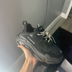 Black Balenciaga's