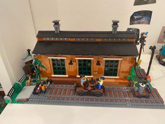 Retired exclusive Bricklink 910033 Old Train Engine Shed