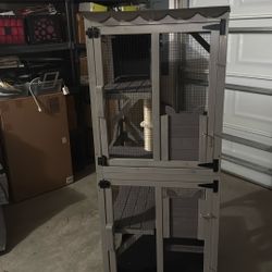 Cat Condo Like new! 