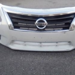 2013-2015 Nissan Altima Front Bumper With All The Accessories Oem.