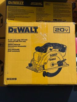 DeWALT 165mm circular saw