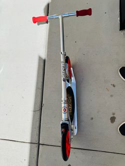 Razor red foldable scooter