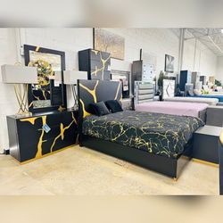 Queen size Black and Gold Gloss bed room set