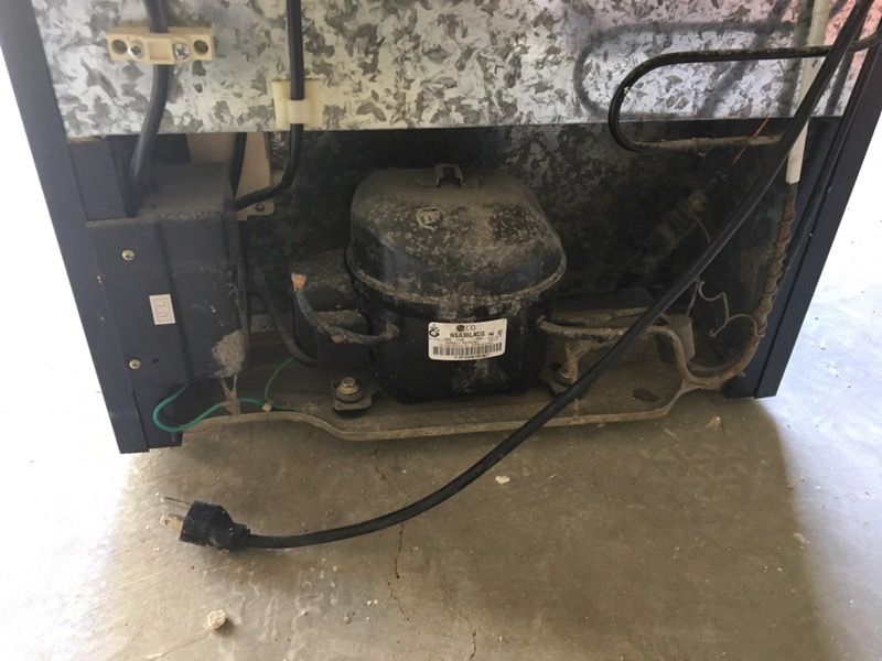 Haier 42 bottle wine chiller cellar HVF042ABL for Sale in Houston, TX