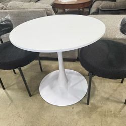 31.5”three-piece dining table and chair set，$120