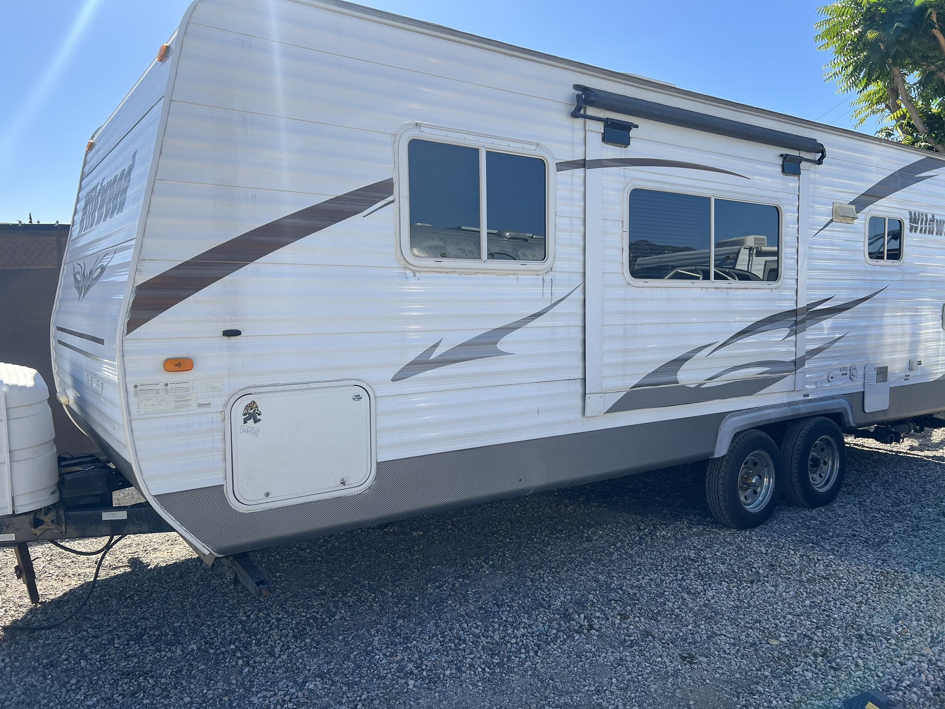 2010 21 Foot Travel Trailer Dual Axle Willwood for Sale in San Diego ...