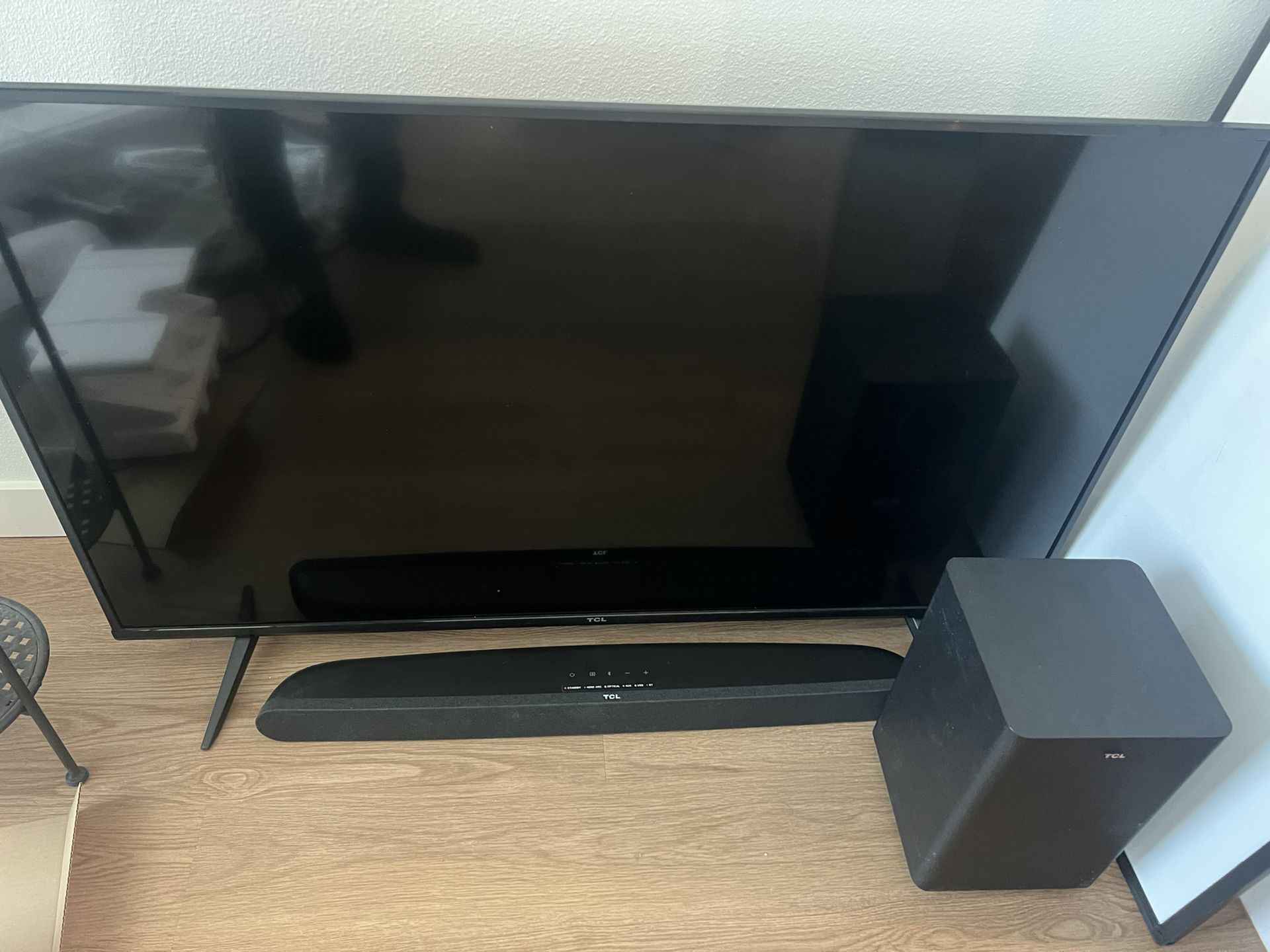 Tcl roku 50inch 4k TV With Sound Bar And Subwoofer