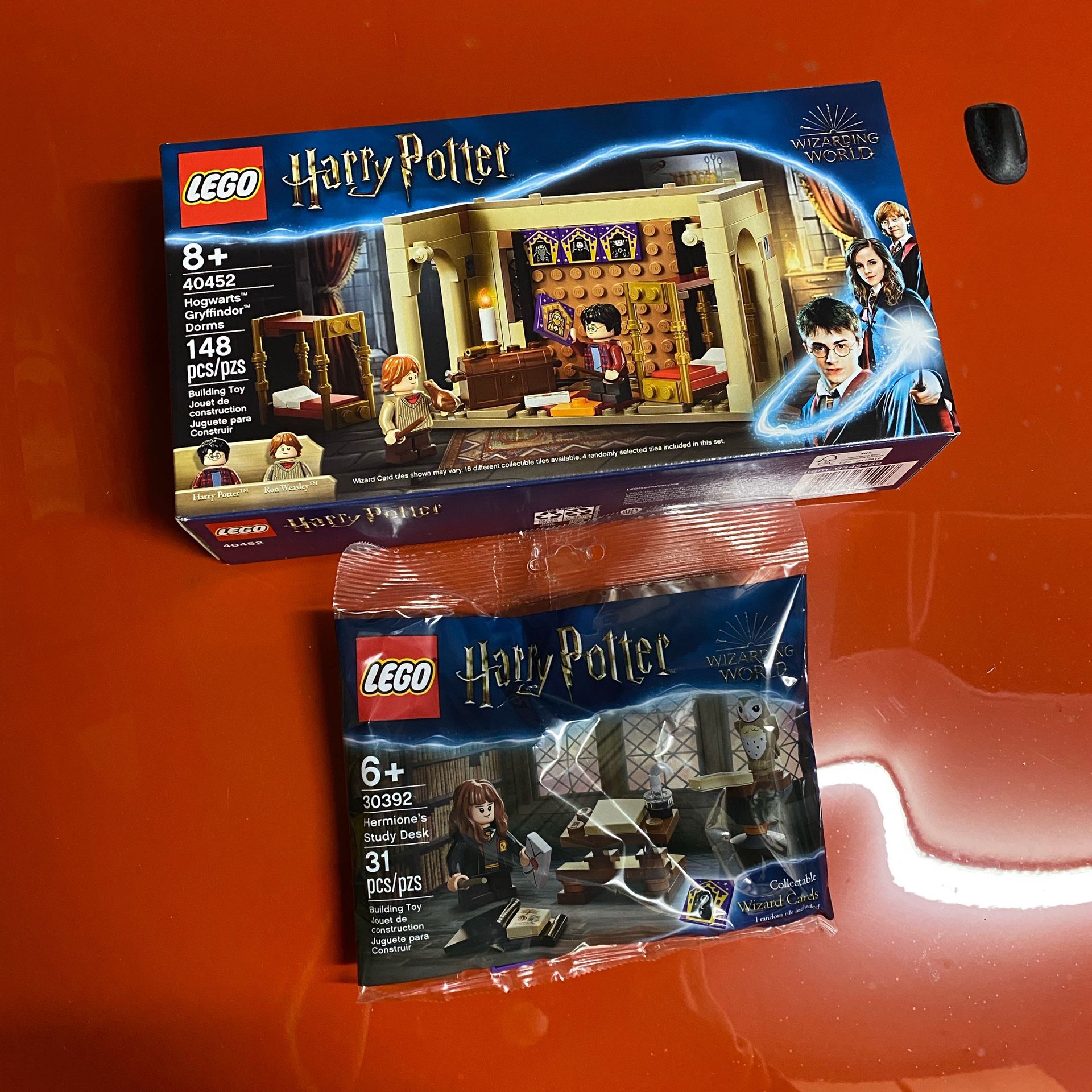 LEGO Harry Potter 40452 Hogwarts Gryffindor Dorms In Hand