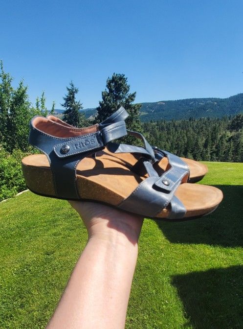 Taos Universe Glove Leather Navy Womens Sandals Size 11-11.5