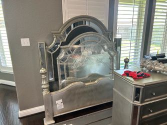 Queen bedroom set