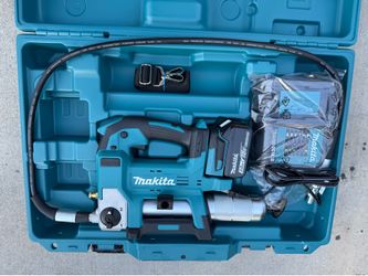 Makita grease gun kit with charger and 2 batteries