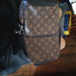 Louis Vuitton Avenue Slingbag