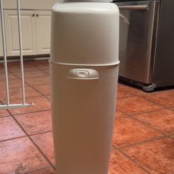 Diaper Genie Complete Pail With Refills