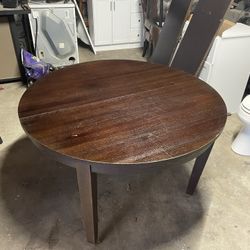 Expanding Table With 8 Matching Chairs 