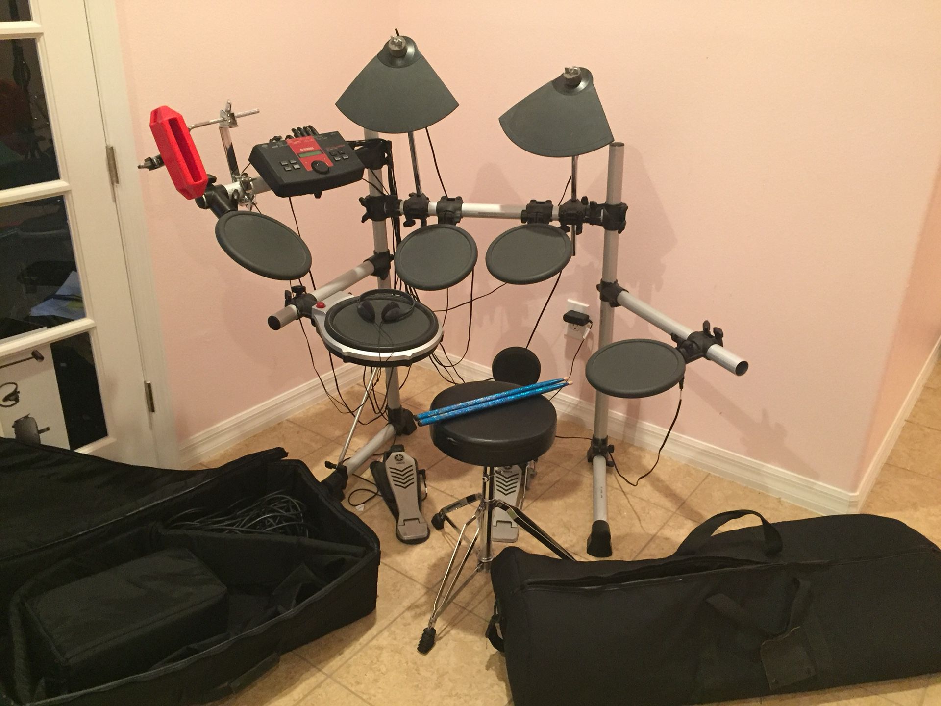 Yamaha DYXPLORER digital drum set comes with everything you will need