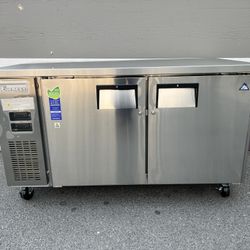 Everest Refrigeration ETRF2 59.25 Inch Two Section Undercounter Dual Temp Refrigerator and Freezer