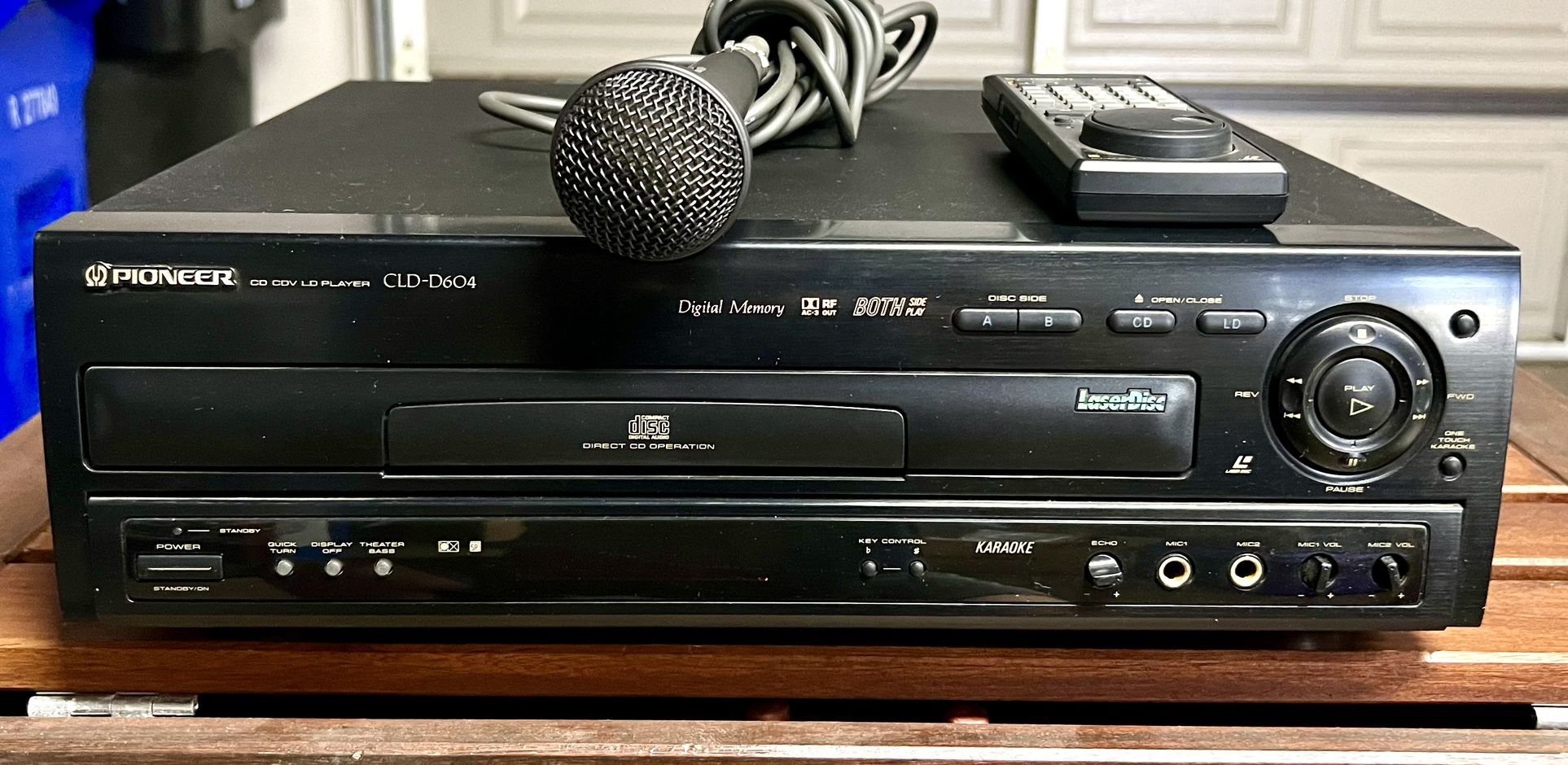 Pioneer LaserDisc -CD karaoke AC3 Player CLD-D604