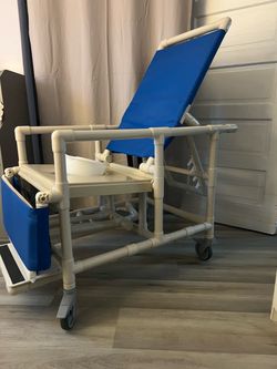 Bariatric reclining shower chair