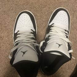 Jordan 1 Low SE Concord