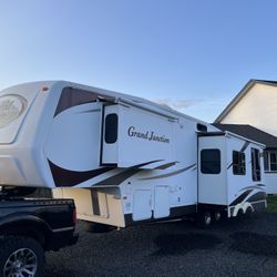 Grand Junction 35’ 5th Wheel (Trades Welcome)