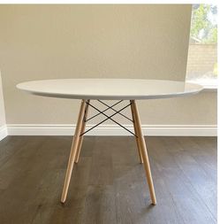 Mod Made 47” Round Dining Table – White