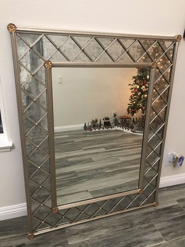 Beautiful Drexel Heritage Mirror 38”x48” for Sale in Moreno Valley, CA